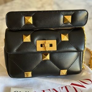 🔥SOLD🔥Valentino Garavani Roman stud flap bag black new gold top handle crossbody
